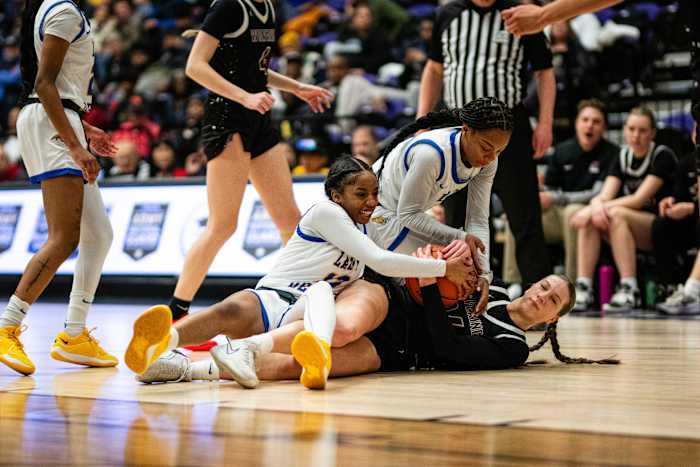 Jefferson Willamette 6A Oregon girls basketball quarterfinal 2024 Naji Saker-16